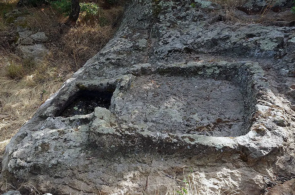 Винарските камъни (шарапана)